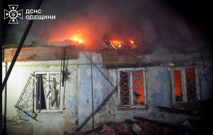 Російський БпЛА влучив у будинок в Одесі: під завалами загинула жінка